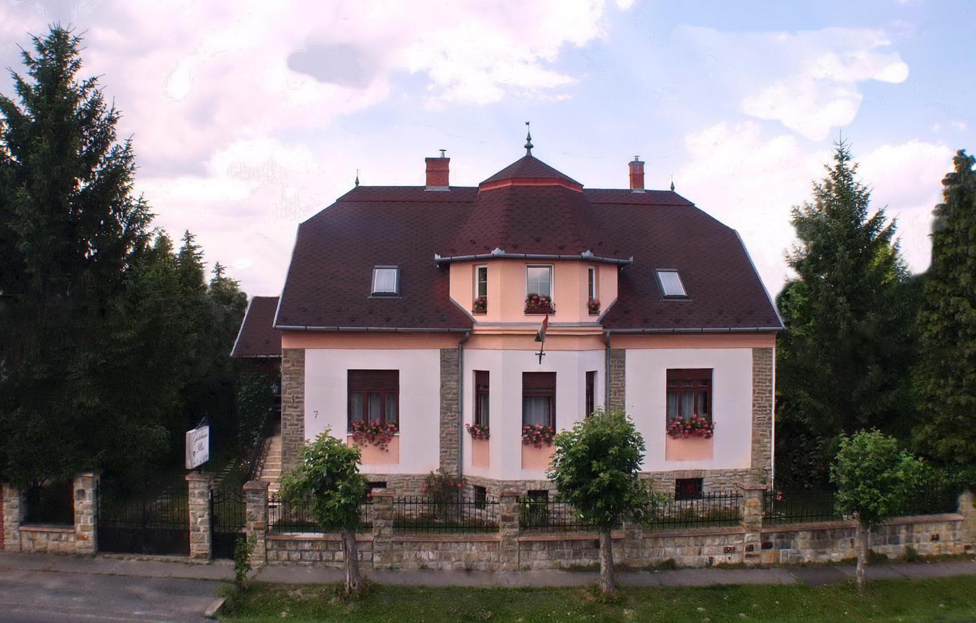 Illes Vendeghaz Hotel Keszthely Exterior photo