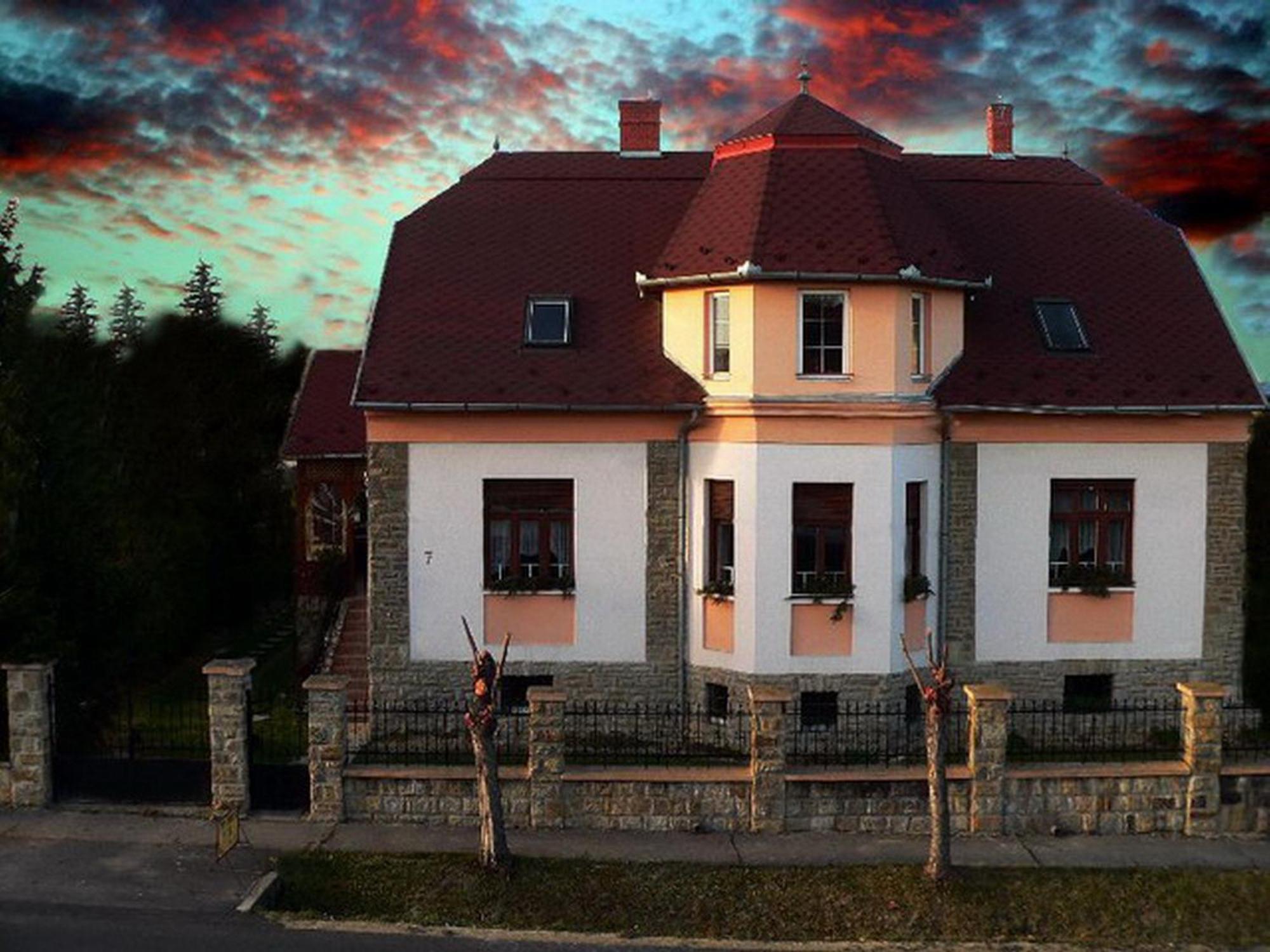 Illes Vendeghaz Hotel Keszthely Exterior photo