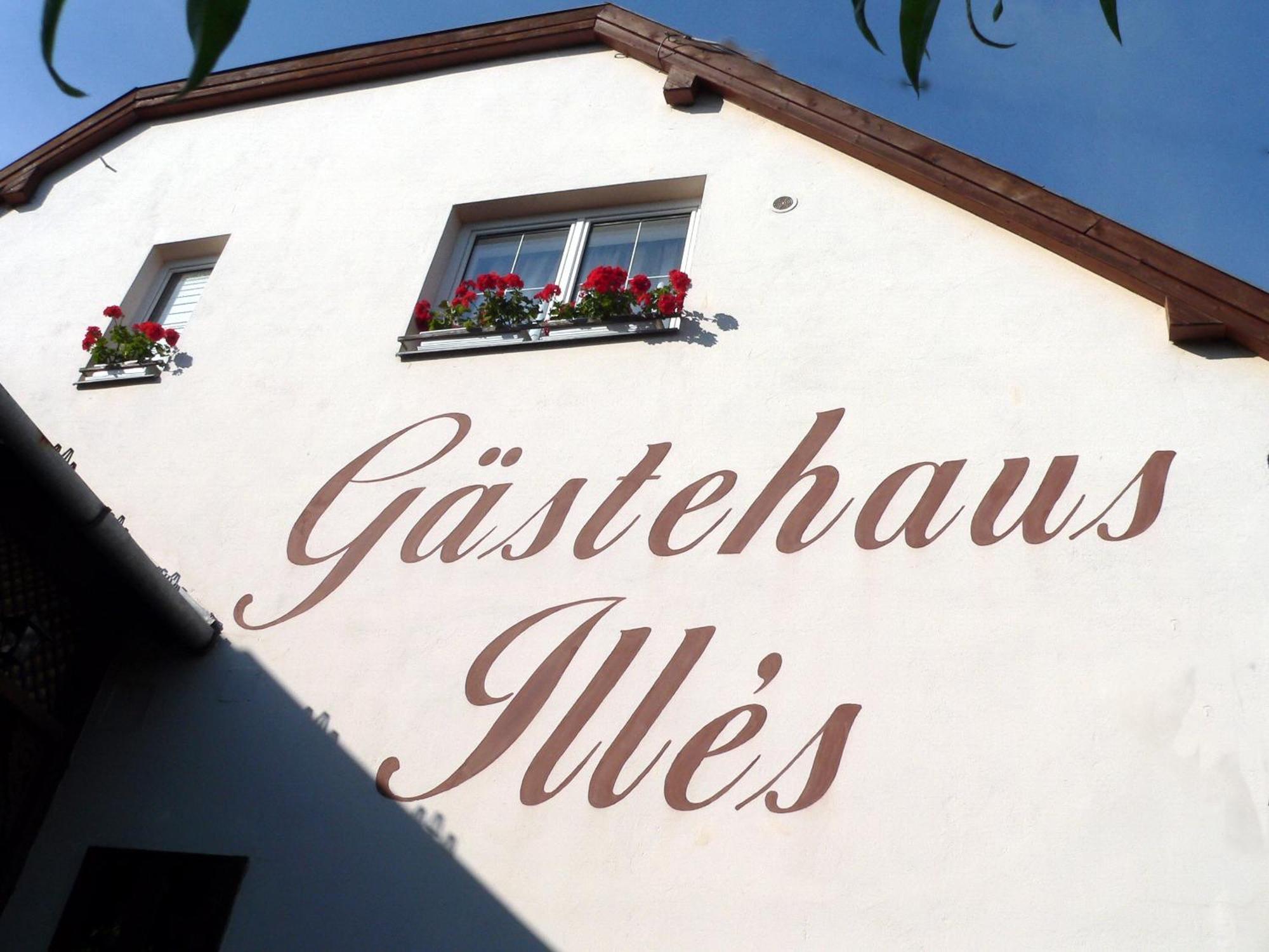 Illes Vendeghaz Hotel Keszthely Exterior photo