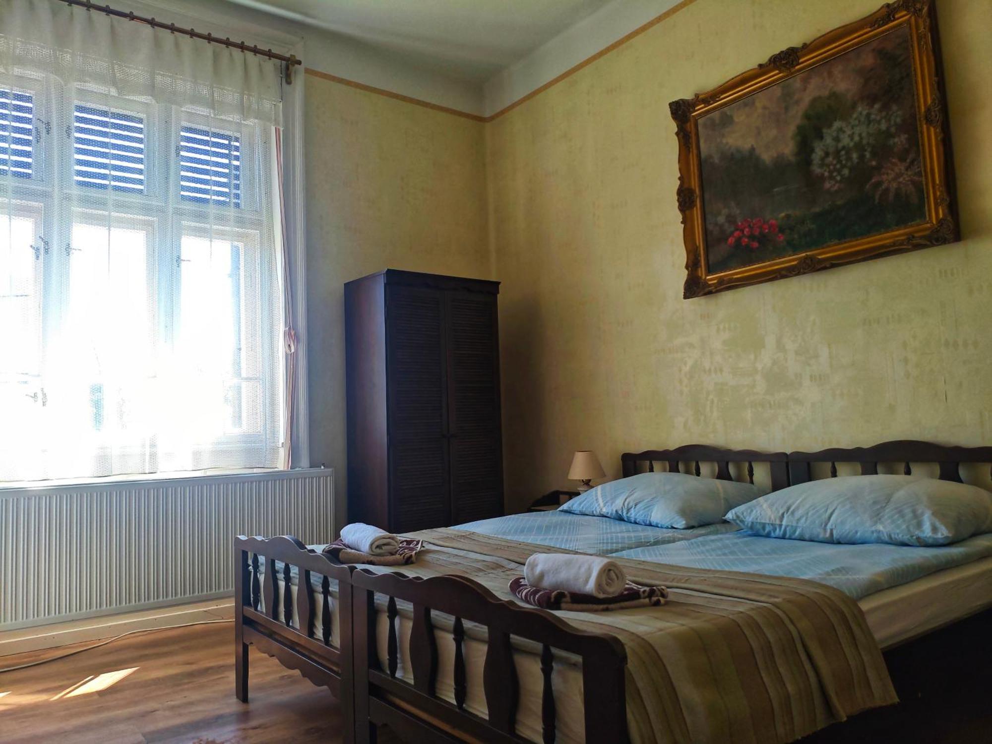 Illes Vendeghaz Hotel Keszthely Exterior photo