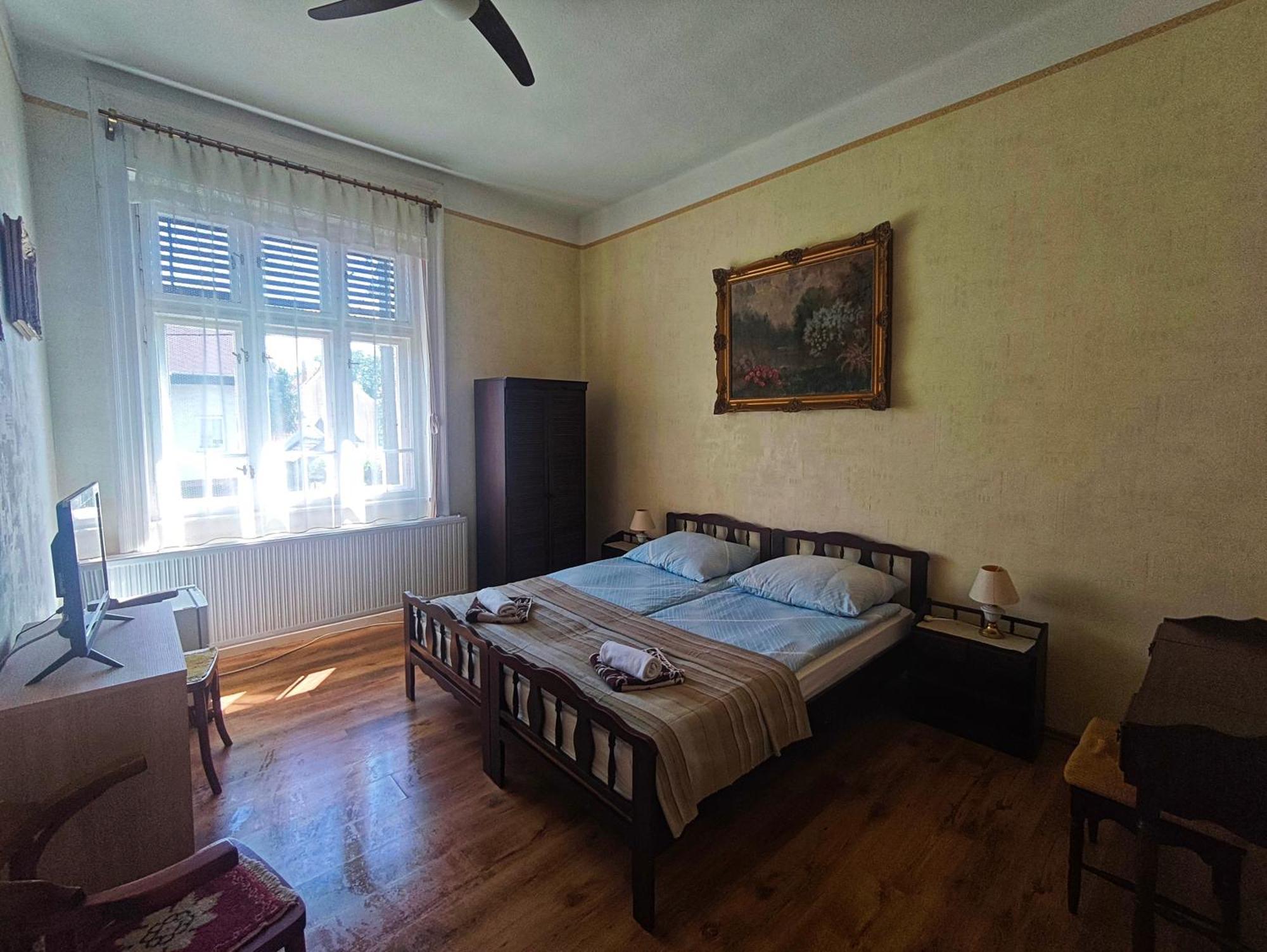 Illes Vendeghaz Hotel Keszthely Exterior photo
