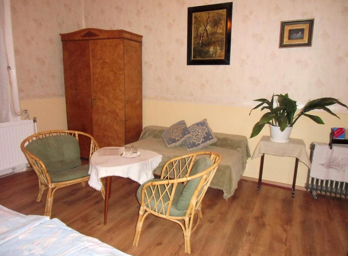 Illes Vendeghaz Hotel Keszthely Exterior photo